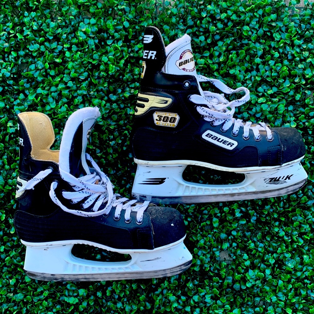Size 8 Bauer ice skates